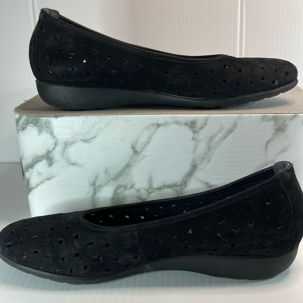 Munro American size 8 Ss . M183186 soft black supple suede leather. Box 7